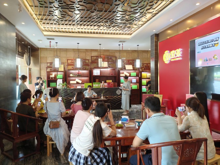宜红功夫茶“茶王”品鉴会接续进行